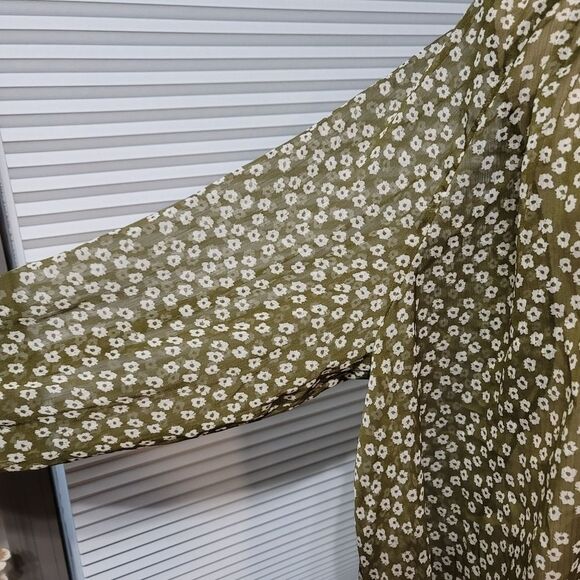 LANE Bryant Semi Sheer Dainty Flower Print Pheasant Blouse - Picture 5 of 7